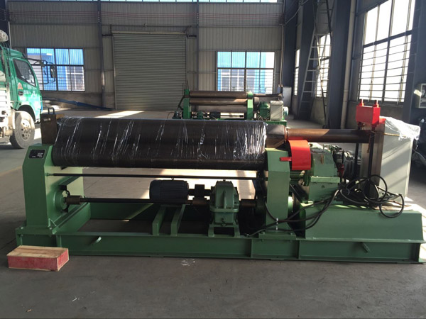 W11機(jī)械三輥對(duì)稱式卷板機(jī)