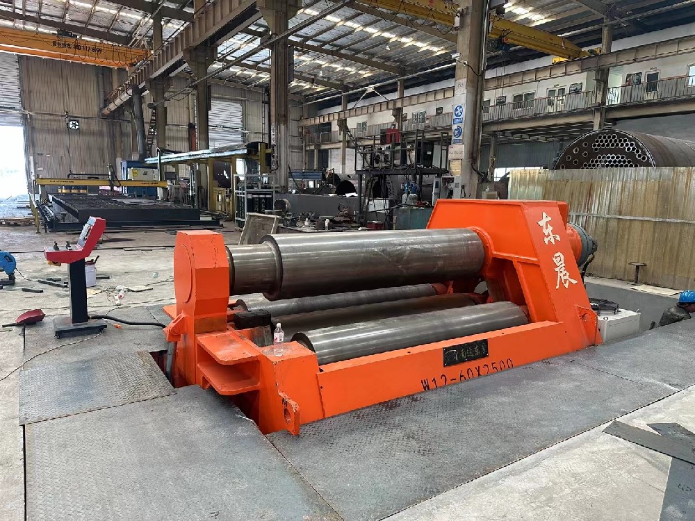W12數(shù)控四輥卷板機(jī)簡(jiǎn)介